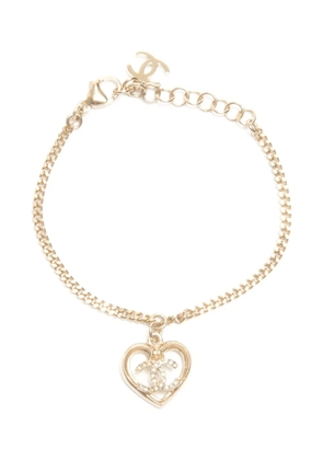 CHANEL Pre-Owned 2023 Interlocking CC heart-pendant bracelet - Gold