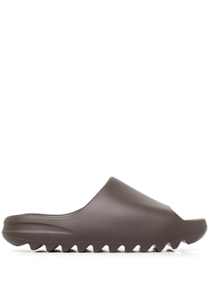 adidas Yeezy YEEZY 'Soot 2021' slides - Brown