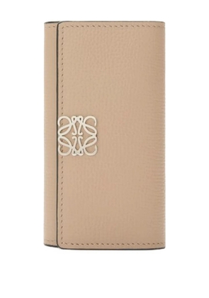 LOEWE anagram-detail leather keyring - Neutrals