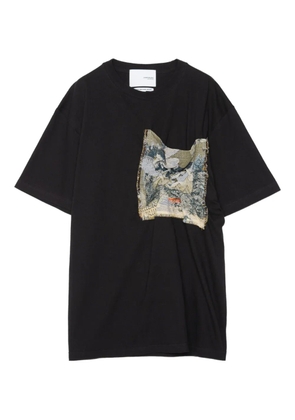 Yoshiokubo tapestry-pocket T-shirt - Black