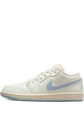 Jordan Air Jordan 1 low trainers - White