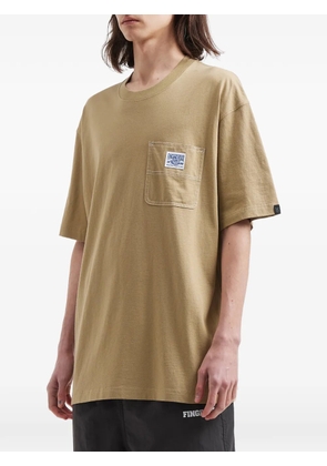 FINGERCROXX logo-patch T-shirt - Neutrals