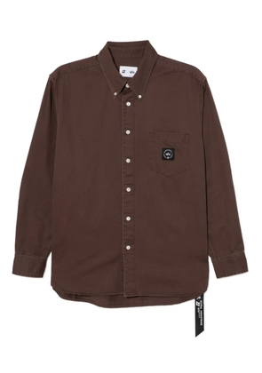 izzue logo-patch shirt - Brown