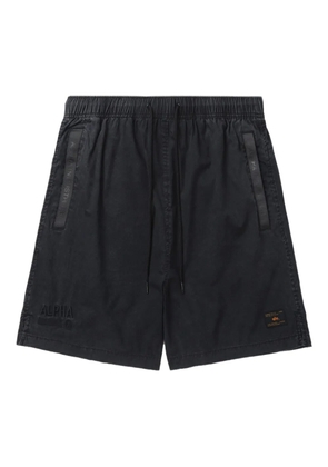 Alpha Industries logo-patch shorts - Black