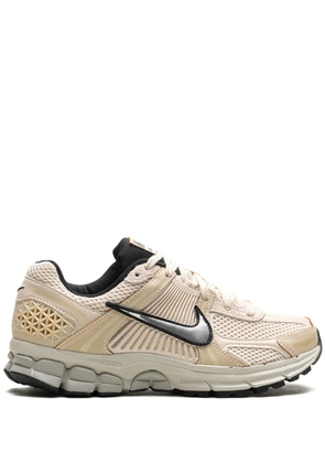 Nike Zoom Vomero 5 'Pearl White/Light Bone/Light Iron Ore/Chrome' sneakers - Neutrals