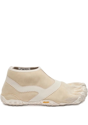 SUICOKE VFF suede five-toe trainers - Neutrals
