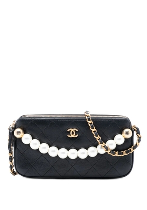 CHANEL Pre-Owned 2019 CC Quilted Goatskin Chic Pearls Double Zip Clutch With Chain satchel - Black