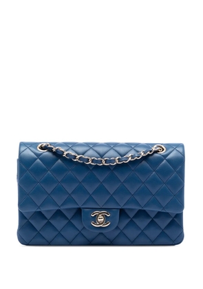 CHANEL Pre-Owned 2018 Medium Classic Lambskin Double Flap shoulder bag - Blue