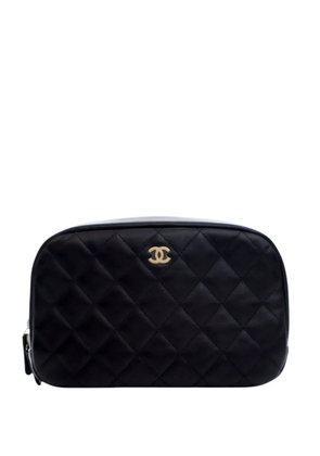 CHANEL Pre-Owned 2019 Medium Quilted Lambskin Curvy Cosmetic pouch - Black