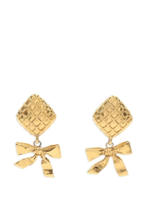 CHANEL Pre-Owned 1986~1988 matelasse ribbon earrings - Gold
