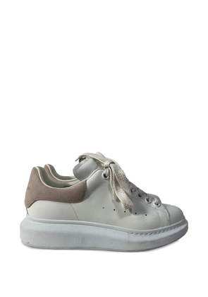 Alexander McQueen Pre-Owned leather sneakers - White