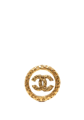 CHANEL Pre-Owned 2003 CC Gold Plated Lava Circle Brooch costume brooch