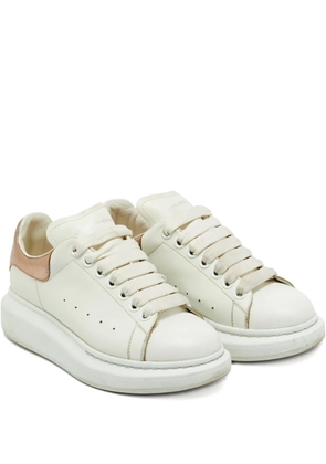 Alexander McQueen Pre-Owned Oversized leather low-top sneakers - Neutrals