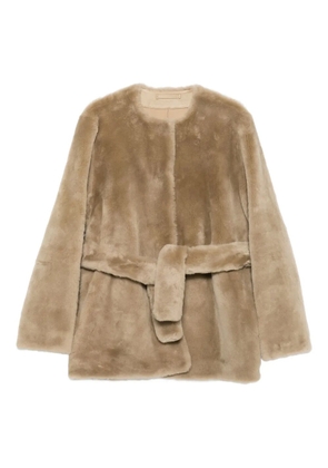 TOTEME belted shearling jacket - Neutrals