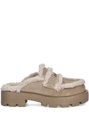 GUESS USA 45mm Yaneta logo faux-fur mules - Neutrals