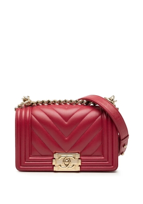 CHANEL Pre-Owned 2017-2018 Small Chevron Calfskin Boy Flap crossbody bag - Red