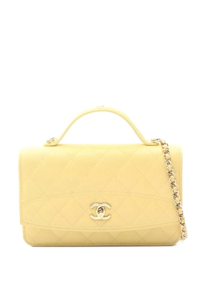 CHANEL Pre-Owned 2021 matelasse top-handle tote bag - Yellow