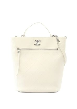 CHANEL Pre-Owned 2019 matelasse chain shoulder bag - White