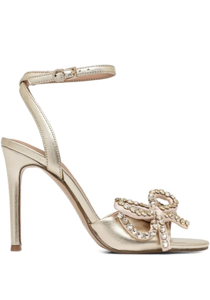 GUESS USA bow embellished pumps - Gold