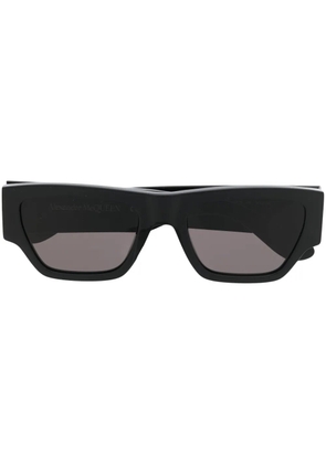 Alexander McQueen Eyewear engraved-logo arm sunglasses - Black