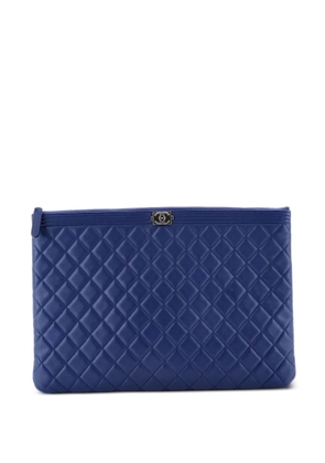 CHANEL Pre-Owned Boy O Case Quilted Lambskin Large clutch bag - Blue
