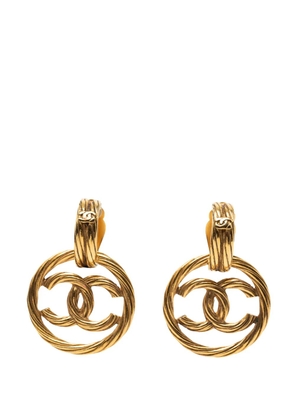 CHANEL Pre-Owned 1993 CC Gold Plated Swing Clip On Earrings costume earrings