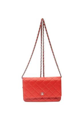 CHANEL Pre-Owned quilted-leather crossbody bag - Red