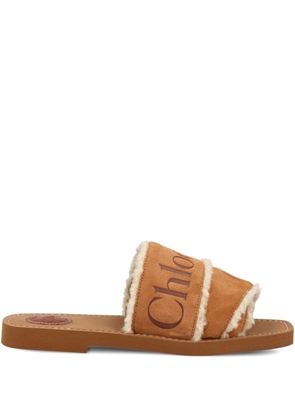 Chloé Woody logo-embellished shearling sandals - Brown