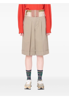 Kolor pleated panelled shorts - Neutrals