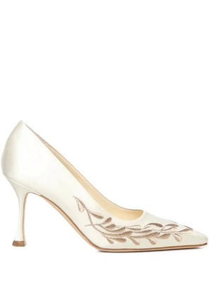 Manolo Blahnik embroidered-paisley pumps - White