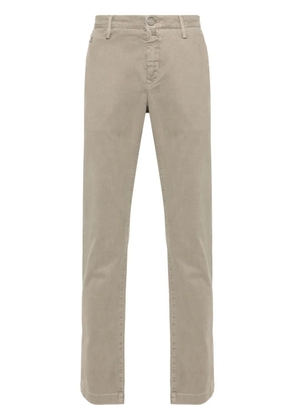Jacob Cohën Bobby logo-patch trousers - Neutrals