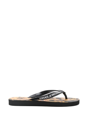 Versace Jeans Couture logo-detail flip-flops - Black