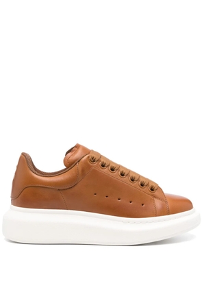 Alexander McQueen Oversized sneakers - Brown