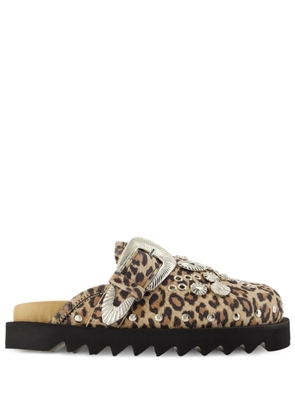 Toga Pulla buckle-embellished leopard-print flat mules - Brown
