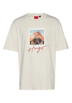 BOSS GREEN HUGO BOSS postcard-like logo embroidered T-shirt - Neutrals