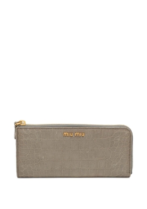 Miu Miu Pre-Owned embossed zip-fastening wallet - Grey
