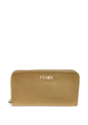 Fendi Pre-Owned embossed leather zipper wallet - Gold