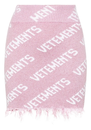 VETEMENTS logo-intarsia lurex miniskirt - Pink