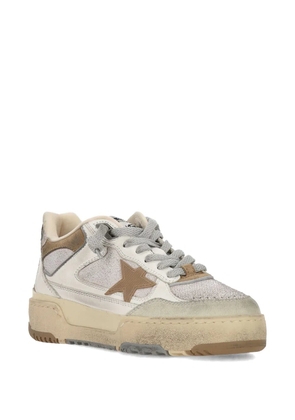 Golden Goose star appliqué leather sneakers - Neutrals