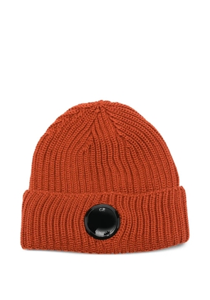C.P. Company ribbed lens-detail beanie - Red
