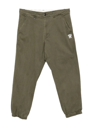 CHOCOOLATE logo-plaque trousers - Green
