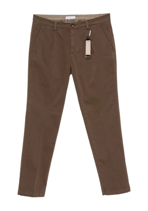 Manuel Ritz pleated twill chino trousers - Brown