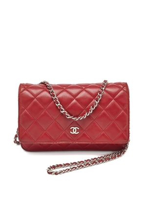 CHANEL Pre-Owned quilted leather wallet on chain - Red