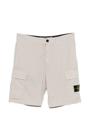 Stone Island logo patch cargo shorts - Neutrals