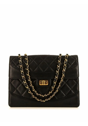 CHANEL Pre-Owned diamond-quilted flap shoulder bag - Black