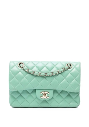 CHANEL Pre-Owned 2020 Small Classic Lambskin Double Flap shoulder bag - Green