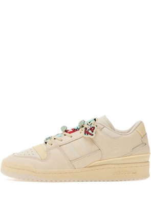 adidas embroidered-patch sneakers - Neutrals