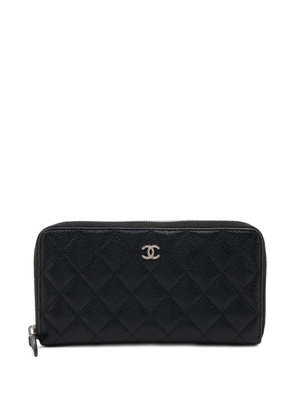 CHANEL Pre-Owned 2018-2016 matelassé zip-fastening wallet - Black