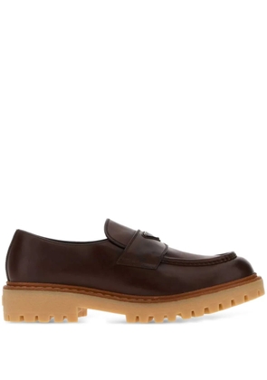 Prada logo-plaque leather loafers - Brown
