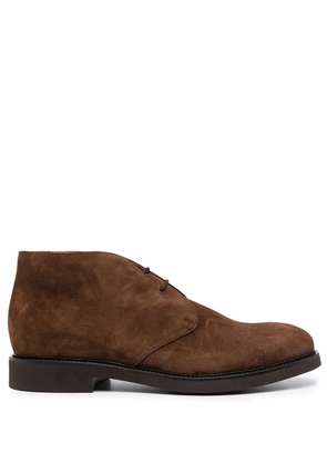 Doucal's lace-up suede desert boots - Brown